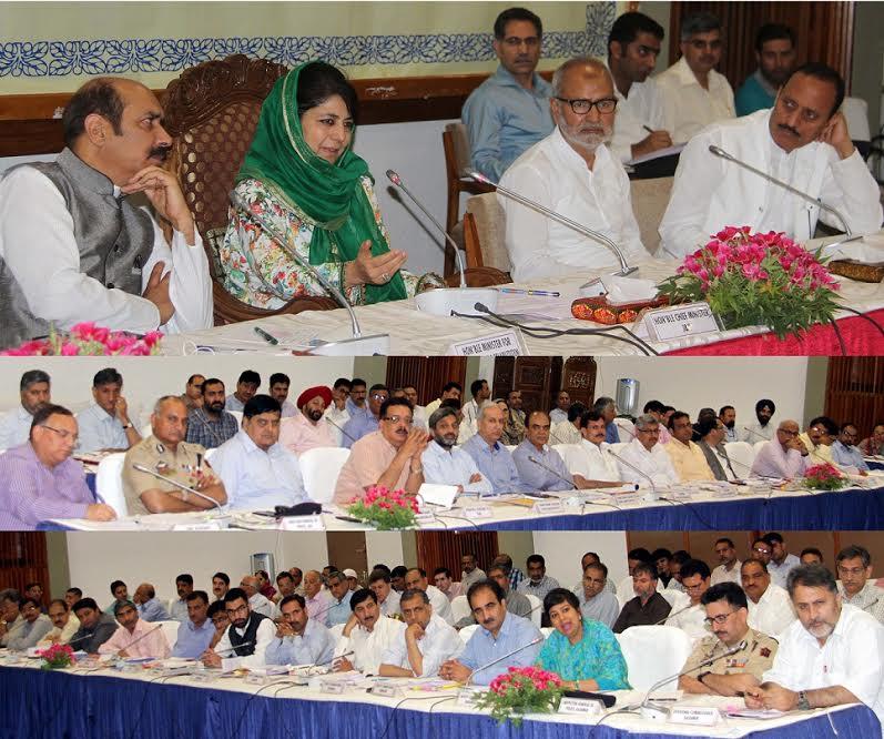 CM reviews progress of flagship projects, welfare schemes